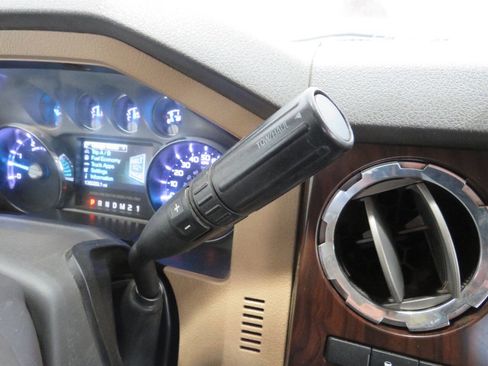 Used 2015 Ford F250 Lariat w/ Lariat Ultimate Package image 17