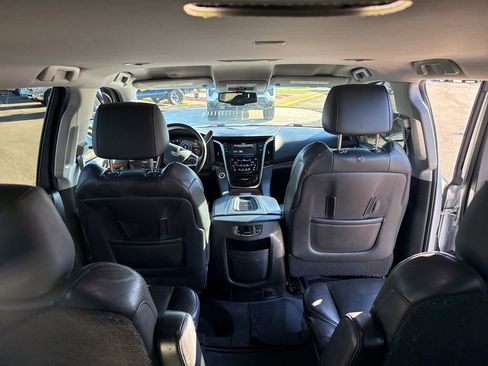 Used 2019 Cadillac Escalade 4WD image 43