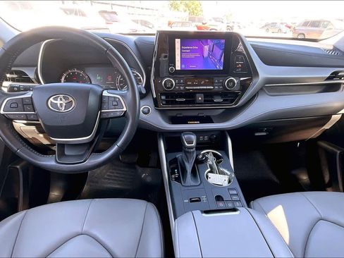 Used 2023 Toyota Highlander XLE image 16