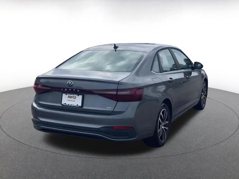 Used 2025 Volkswagen Jetta SE image 14