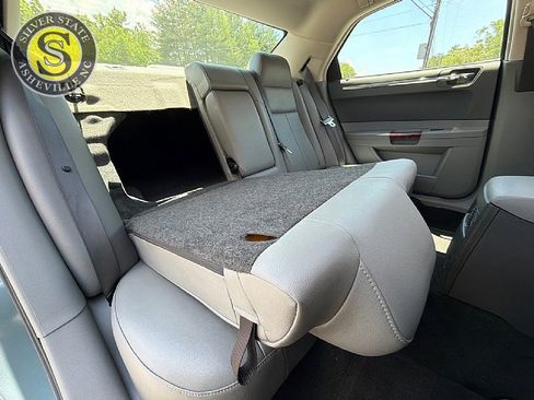 Used 2005 Chrysler 300 Touring RWD image 21