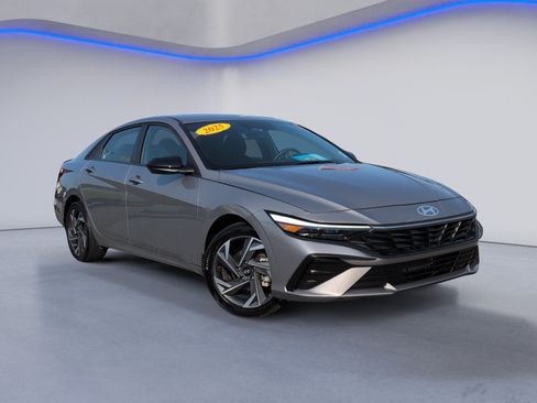 Used 2025 Hyundai Elantra Sport FWD image 1