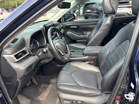 Used 2023 Toyota Highlander XLE FWD image 18