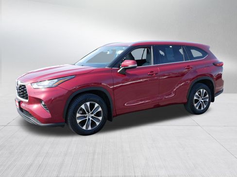 Certified 2020 Toyota Highlander XLE image 3