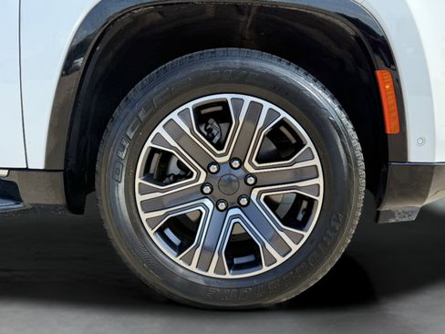 Used 2024 Jeep Wagoneer Series II w/ Flexible Seating Group image 9