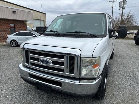 Used 2010 Ford E-350 and Econoline 350 XLT image 3