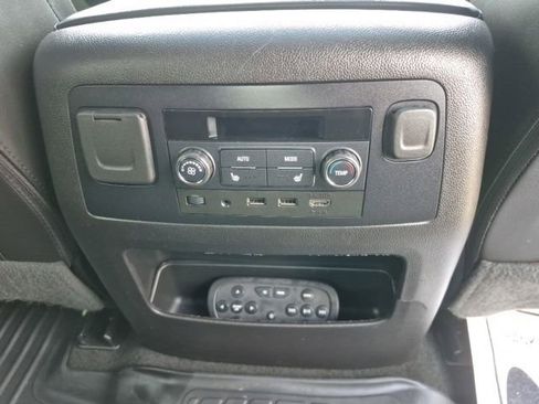 Used 2018 GMC Yukon Denali w/ Denali Ultimate Package AWD/4WD image 18