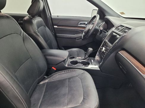 Used 2018 Ford Explorer Limited w/ Ford Safe & Smart Package FWD image 21