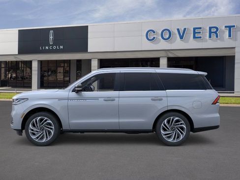 New 2026 Lincoln Navigator Reserve AWD/4WD image 3