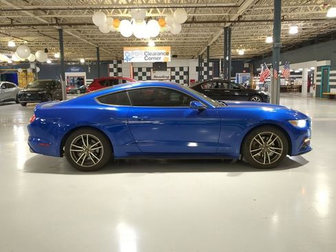 Used 2017 Ford Mustang Coupe RWD image 6