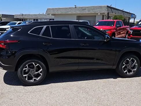 Used 2025 Chevrolet Trax LT w/ Driver Confidence Package FWD image 8