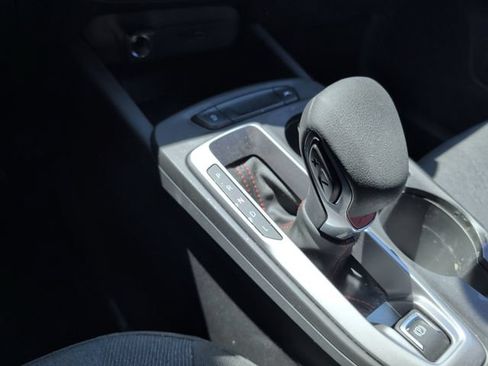 Used 2024 Chevrolet Trax RS FWD image 22