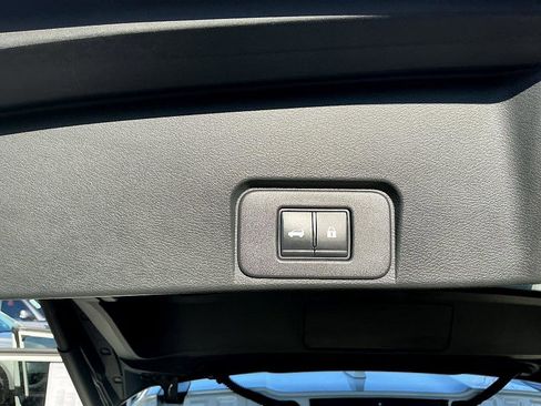 Used 2023 Nissan Rogue SL image 26