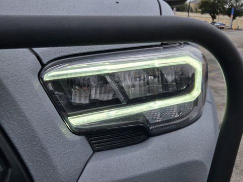 Used 2021 Toyota Tacoma TRD Sport w/ Technology Package image 11