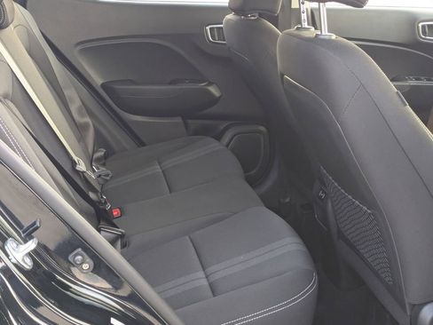 Used 2025 Hyundai Venue SEL FWD image 26