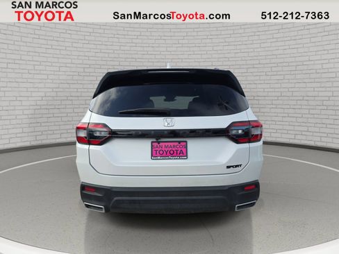 Used 2025 Honda Pilot Sport image 7
