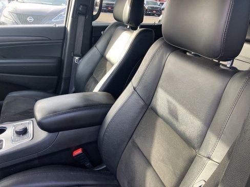 Certified 2022 Jeep Grand Cherokee Laredo X image 12