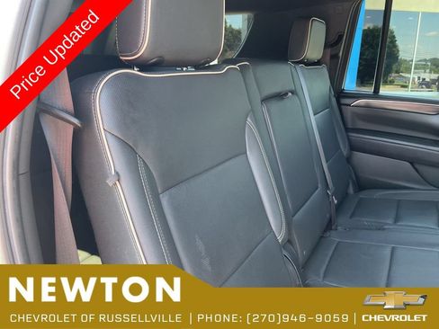 Used 2023 GMC Yukon XL SLT AWD/4WD image 28