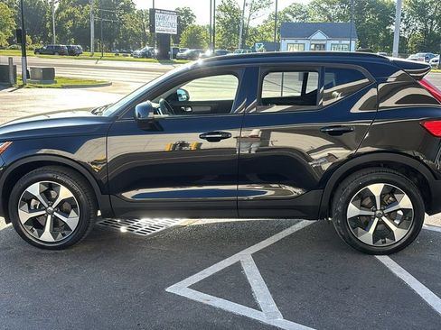 Used 2023 Volvo XC40 B5 Plus w/ Driver Assist Package AWD/4WD image 3