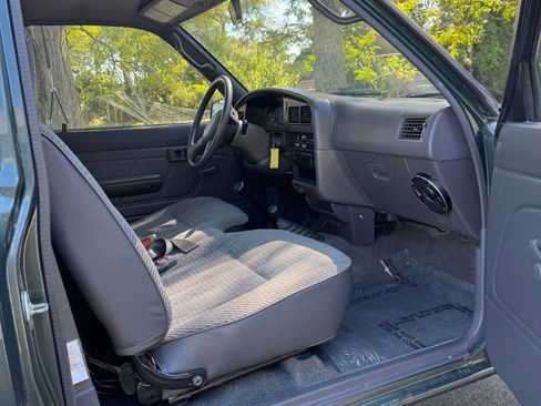 Used 1992 Toyota Pickup Deluxe image 10