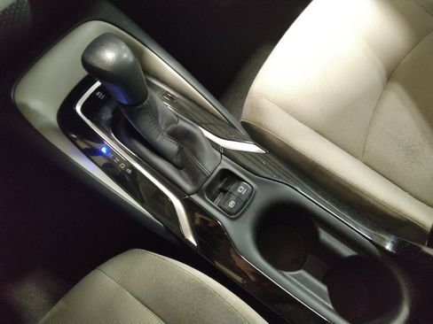 Used 2021 Toyota Corolla LE image 26