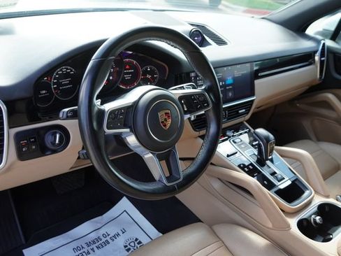 Used 2020 Porsche Cayenne AWD/4WD image 19