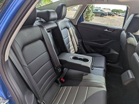Certified 2024 Volkswagen Jetta SE w/ Panoramic Sunroof Package FWD image 15