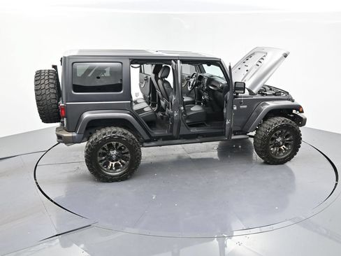 Used 2017 Jeep Wrangler Unlimited Sahara AWD/4WD image 28