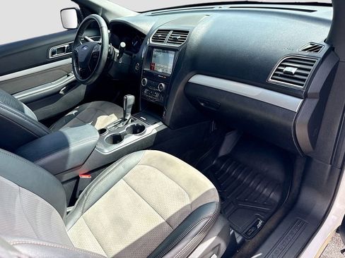 Used 2017 Ford Explorer XLT w/ Equipment Group 202A image 13