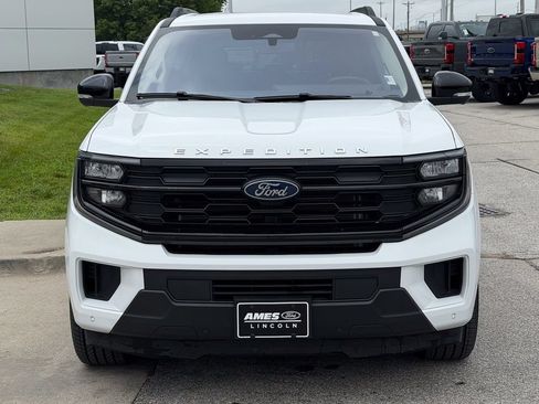 Certified 2025 Ford Expedition Active AWD/4WD image 8