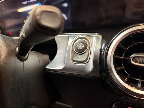 Used 2020 Mercedes-Benz GLB 250 4MATIC image 20