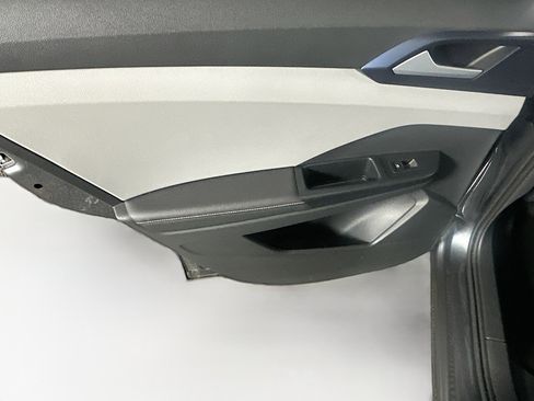 Used 2024 Volkswagen Taos SE image 31