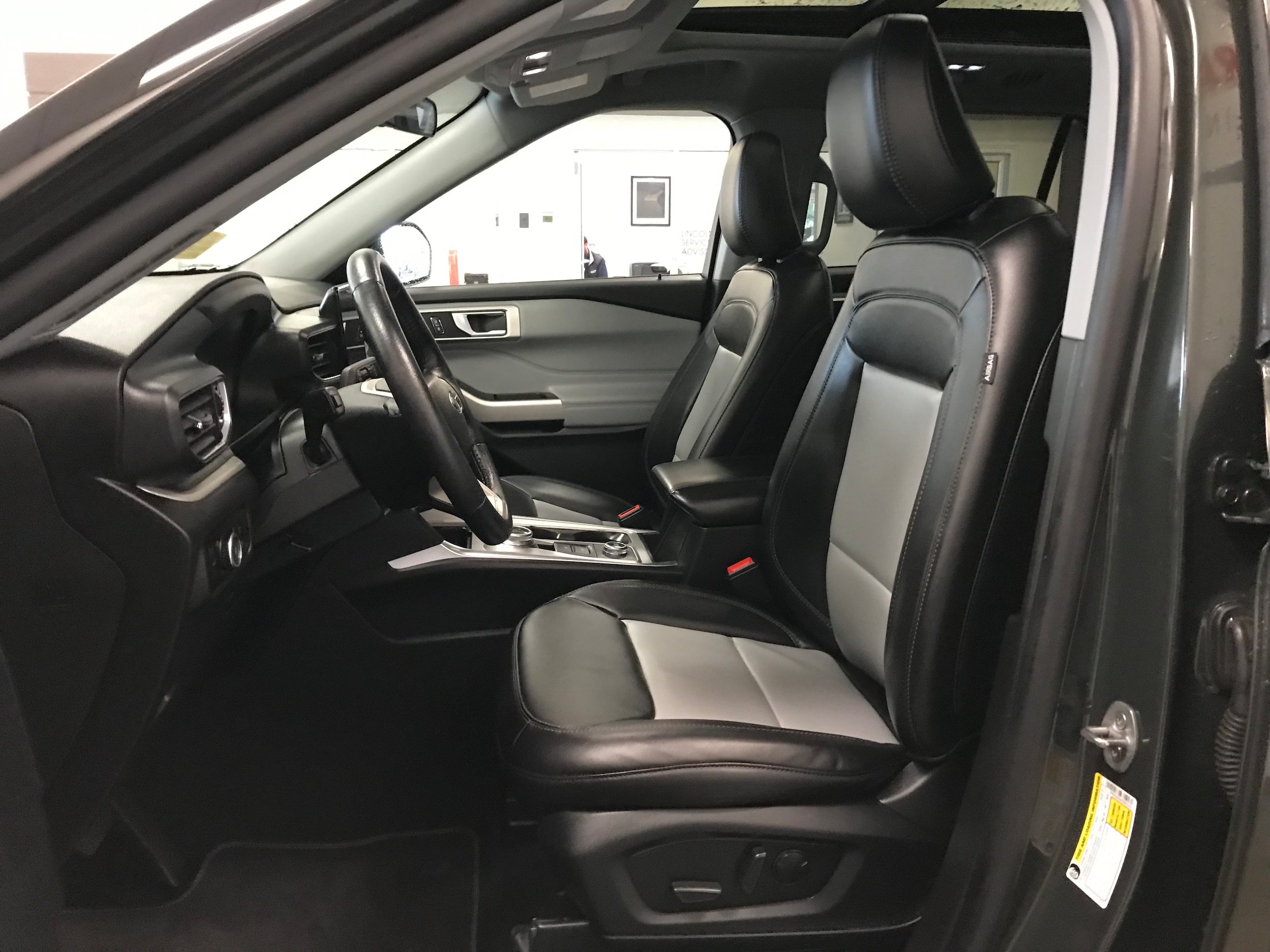 Used 2023 Ford Explorer XLT w/ Equipment Group 202A AWD/4WD image 14