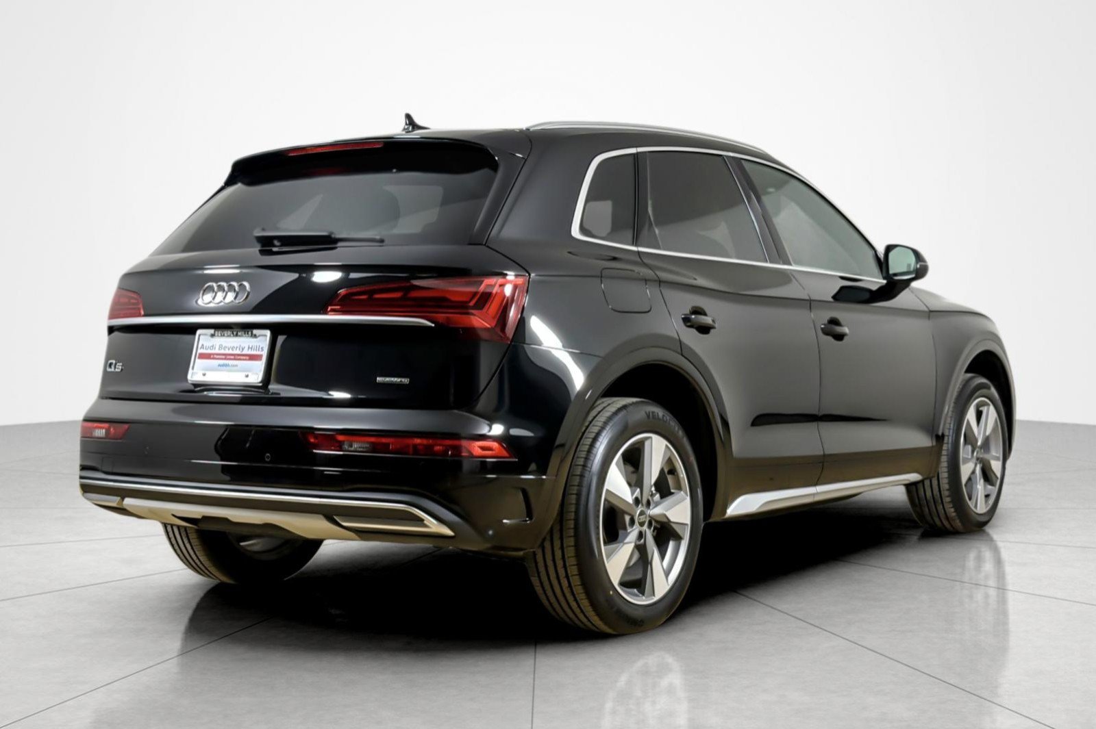 Used 2023 Audi Q5 2.0T Premium Plus w/ Premium Plus Package AWD/4WD image 5
