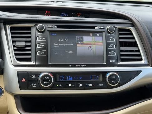 Used 2019 Toyota Highlander XLE AWD/4WD image 15
