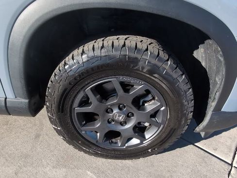 Used 2025 Honda Pilot TrailSport image 32