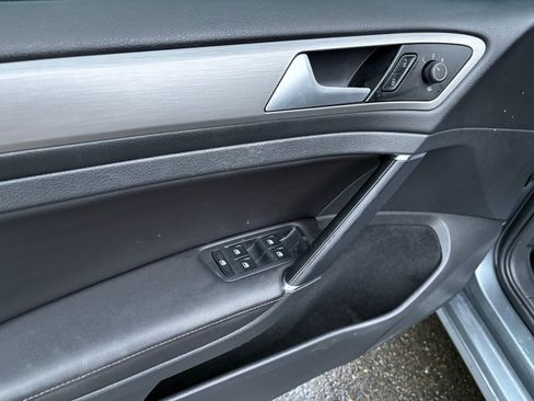 Used 2017 Volkswagen Golf Wolfsburg Edition image 14