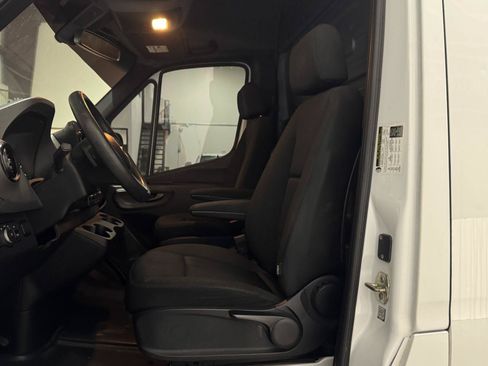 Used 2019 Mercedes-Benz Sprinter 170 Cargo image 3