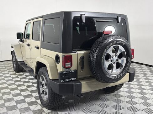 Used 2017 Jeep Wrangler Unlimited Sahara w/ Connectivity Group AWD/4WD image 7