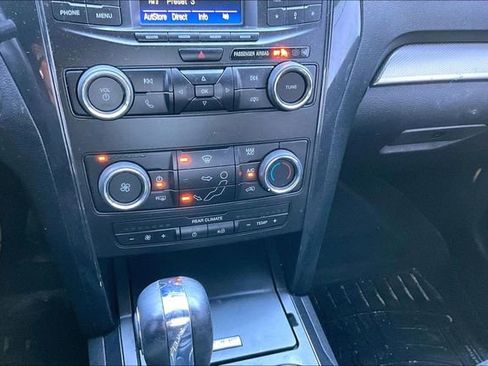 Used 2019 Ford Explorer XLT image 25