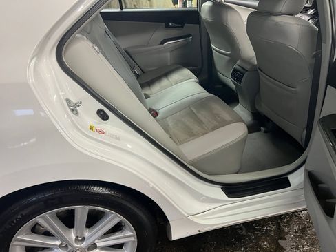 Used 2012 Toyota Camry XLE w/ Leather Pkg image 33