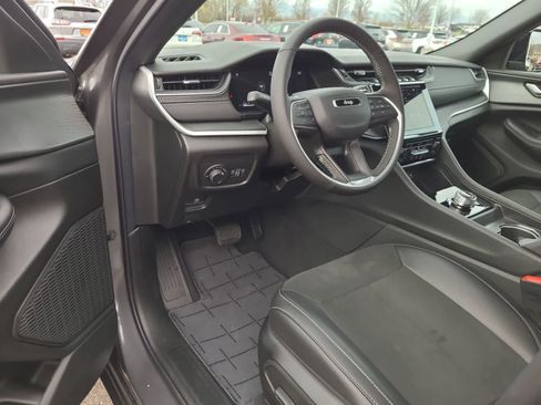 New 2025 Jeep Grand Cherokee Altitude image 10