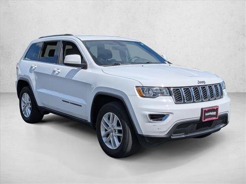 Used 2017 Jeep Grand Cherokee Laredo w/ Quick Order Package 23E AWD/4WD image 3