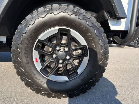 Used 2018 Jeep Wrangler Unlimited Rubicon image 14