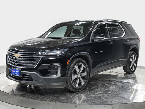 Used 2022 Chevrolet Traverse LT w/ LT Premium Package AWD/4WD image 1