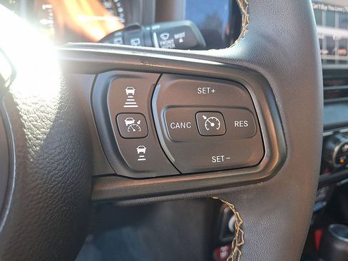 Used 2024 Jeep Wrangler Unlimited AWD/4WD image 24