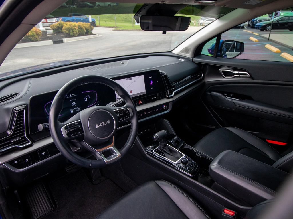 Used 2025 Kia Sportage EX FWD image 7