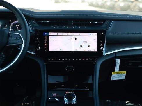 New 2026 Jeep Grand Cherokee Limited AWD/4WD image 24