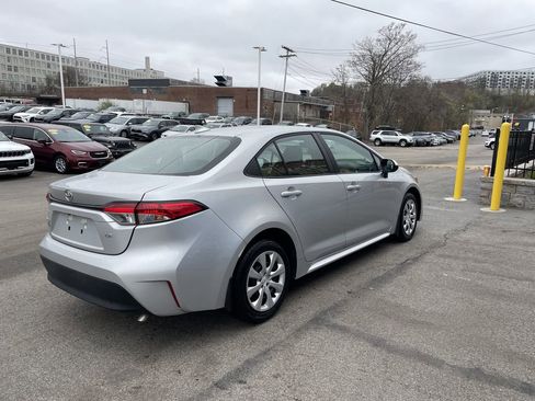 Used 2024 Toyota Corolla LE image 4