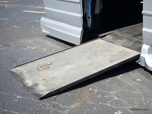 Used 2013 Dodge Grand Caravan SXT w/ Rear Park Assist Pkg image 11